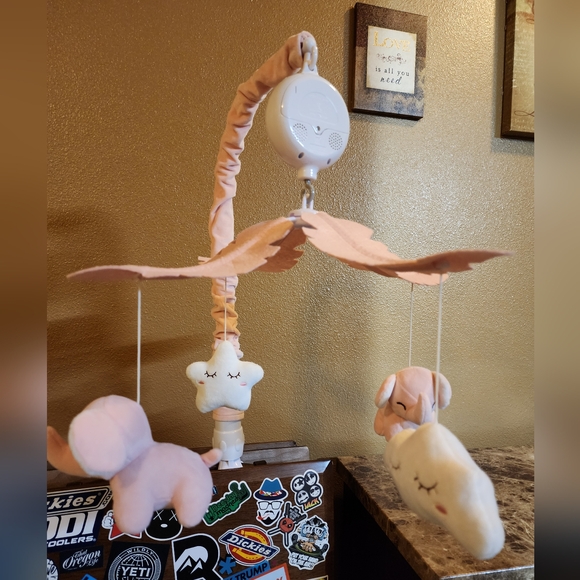 Feisike Portable Baby Girl Pink White Color - Picture 3 of 4